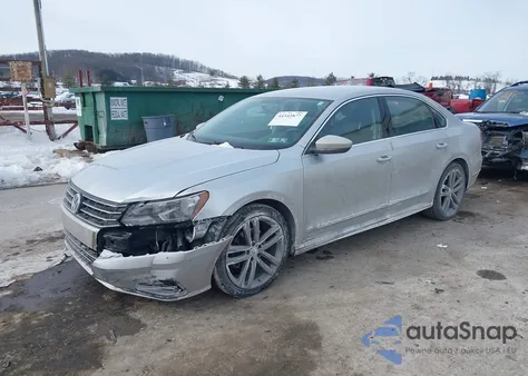 2016 Volkswagen Passat 1.8T R-Line z USA, uszkodzony, nr VIN 1VWAT7A30GC061108